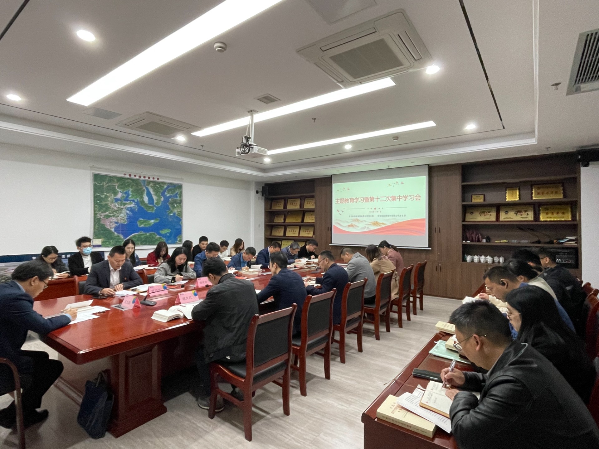市js1996官网物流集团党支部 市js1996官网勘探设计公司党支部联合召开主题教育学习会,叶岚清摄2.jpg